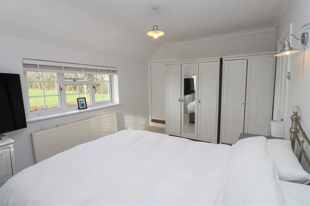 Crondall Lane, Crookham Village, photo 19