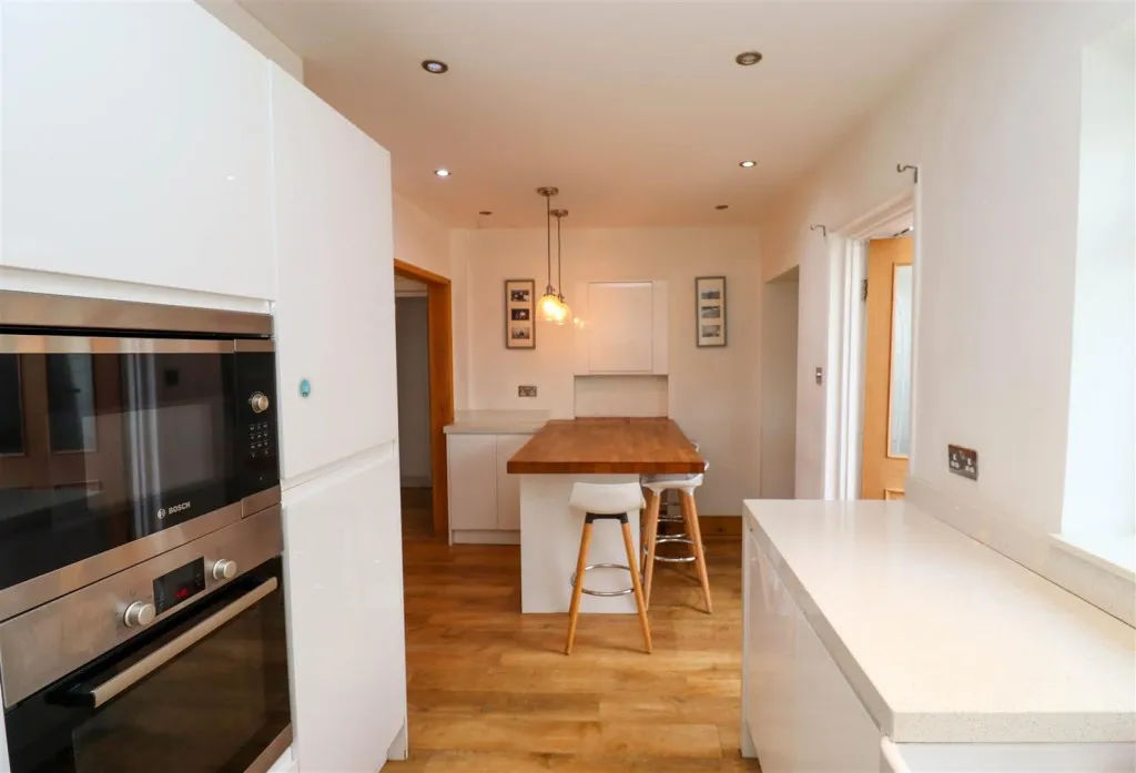 Crondall Lane, Crookham Village, photo 11