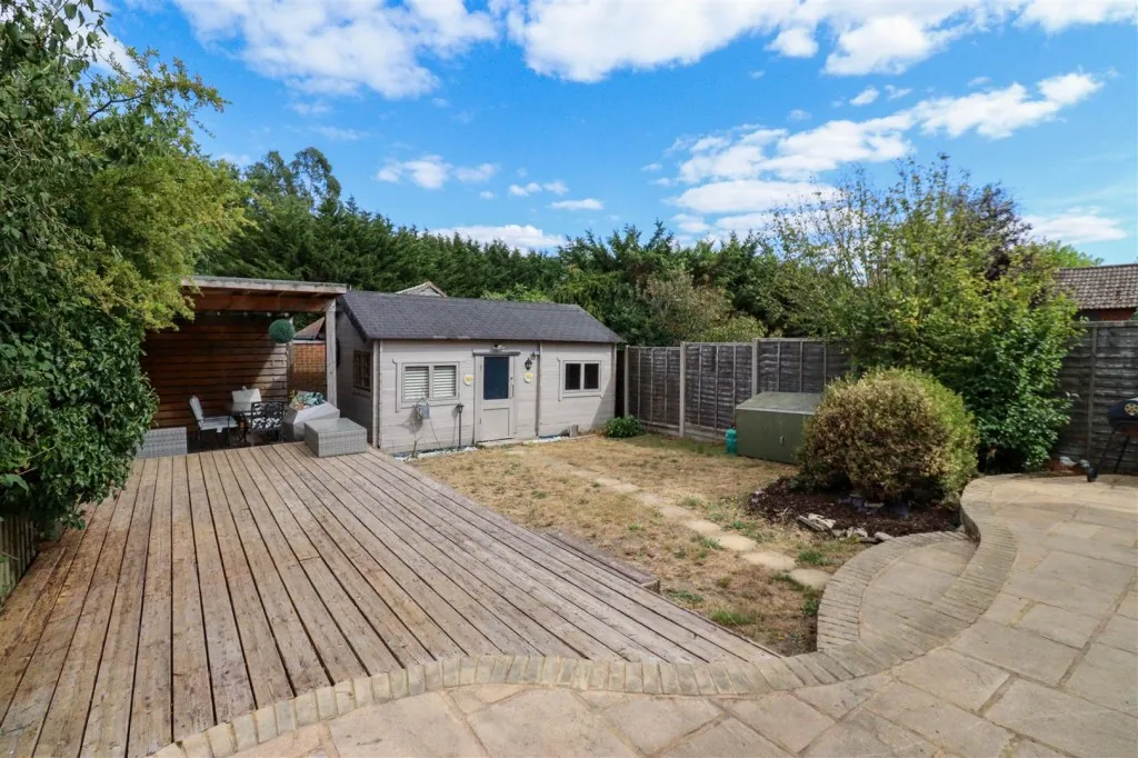 Crondall Lane, Crookham Village, photo 24