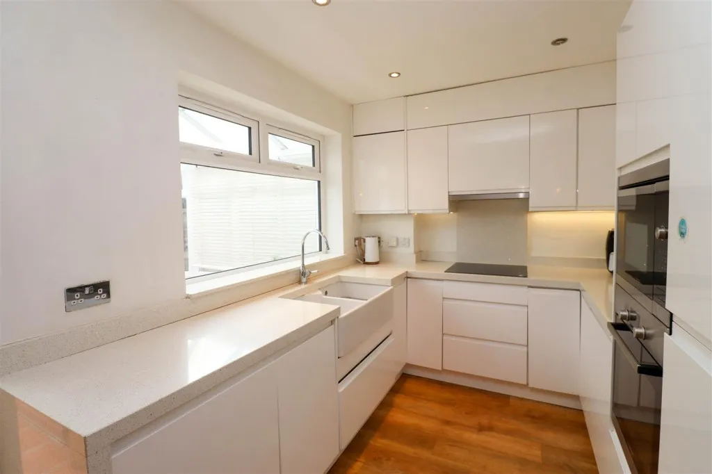 Crondall Lane, Crookham Village, photo 10