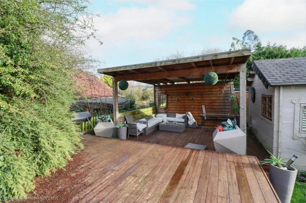 Crondall Lane, Crookham Village, photo 23