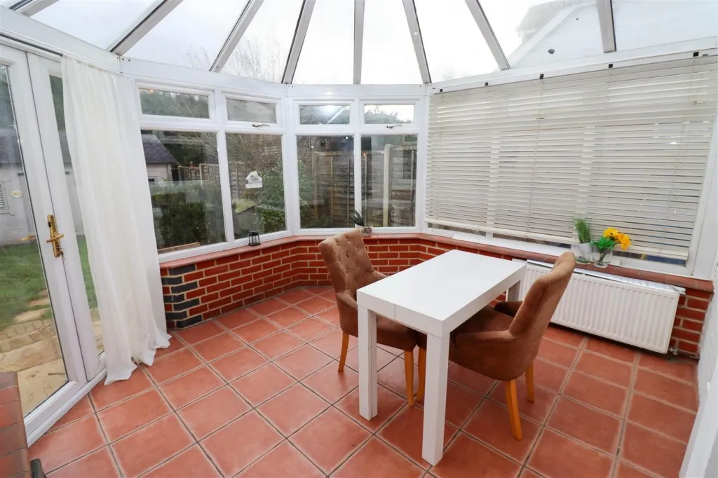 Crondall Lane, Crookham Village, photo 13