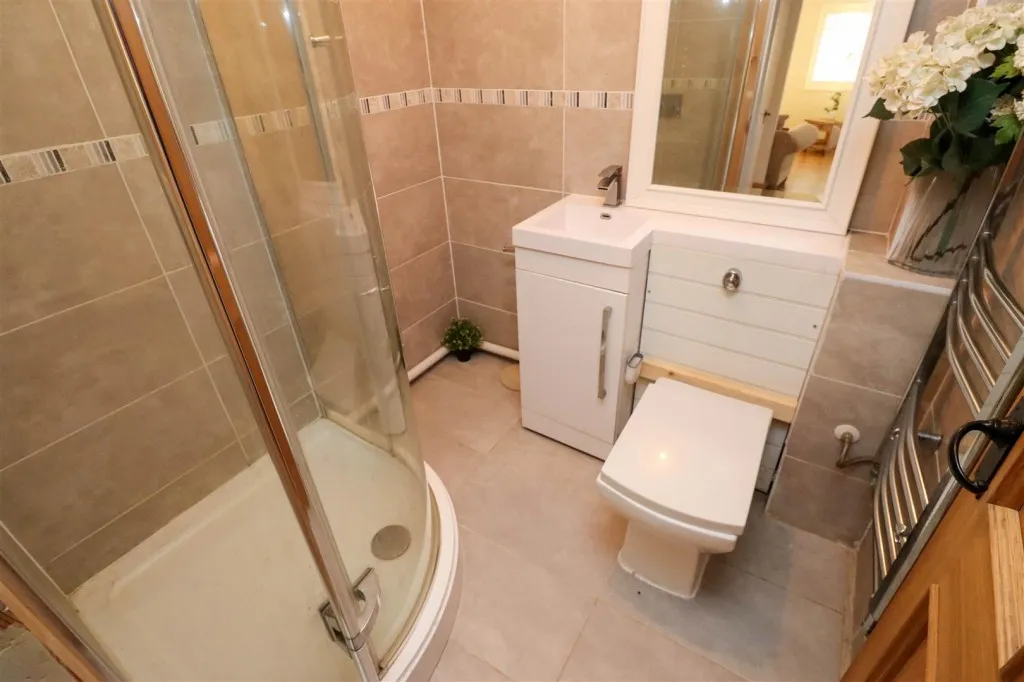 Crondall Lane, Crookham Village, photo 16