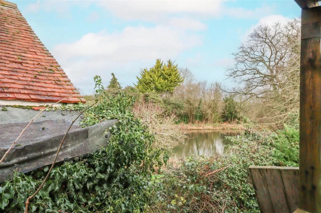 Crondall Lane, Crookham Village, photo 22