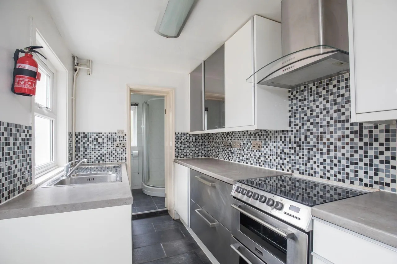 Ludlow Road, Town Centre, Guildford, GU2, photo 2