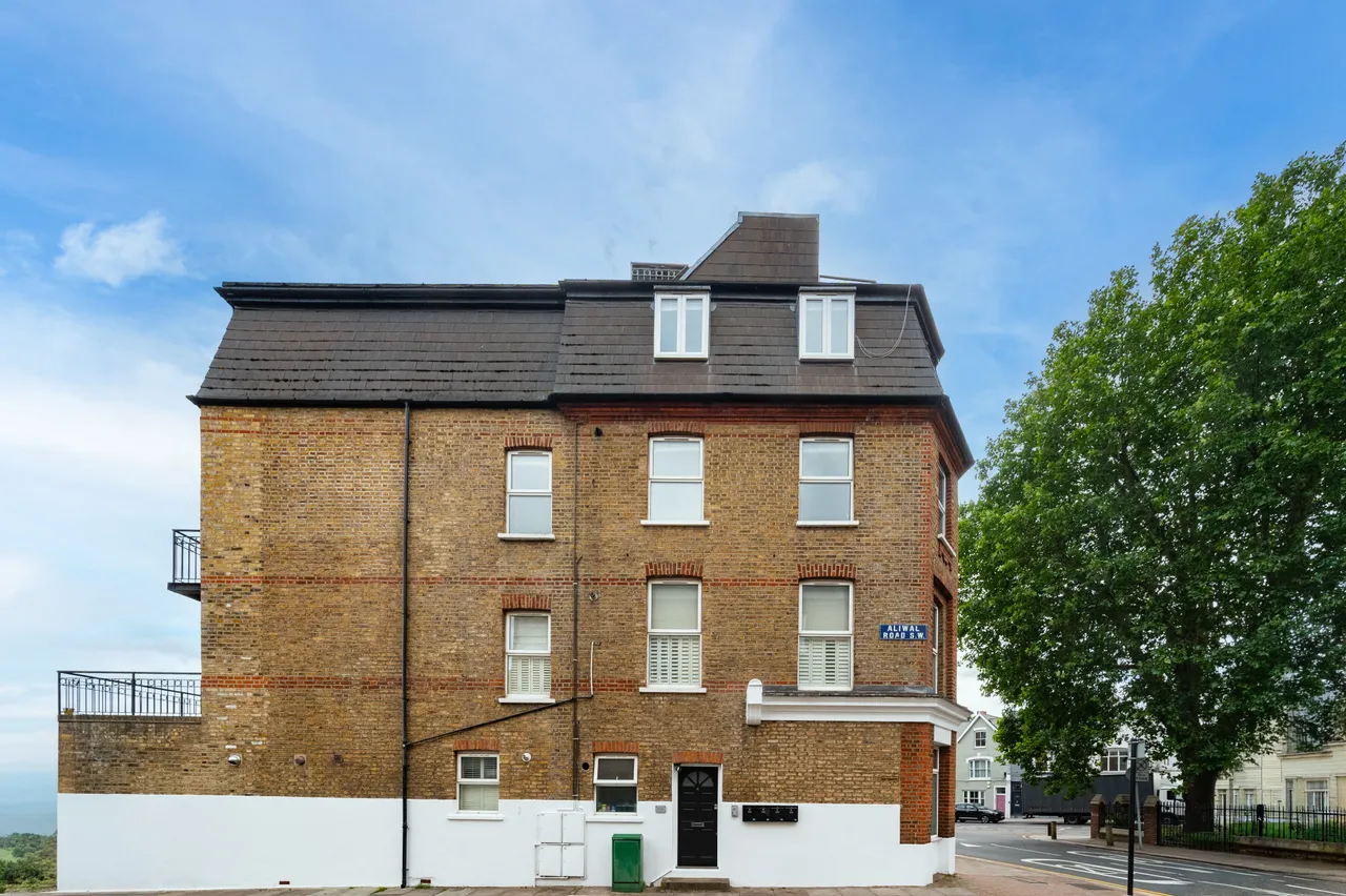 Flat 1, 4 Boutflower Road, London, photo 9
