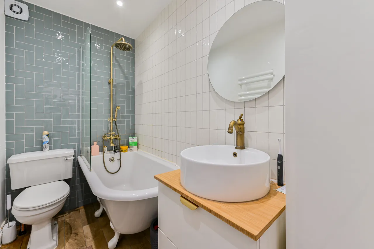 Flat 1, 4 Boutflower Road, London, photo 6