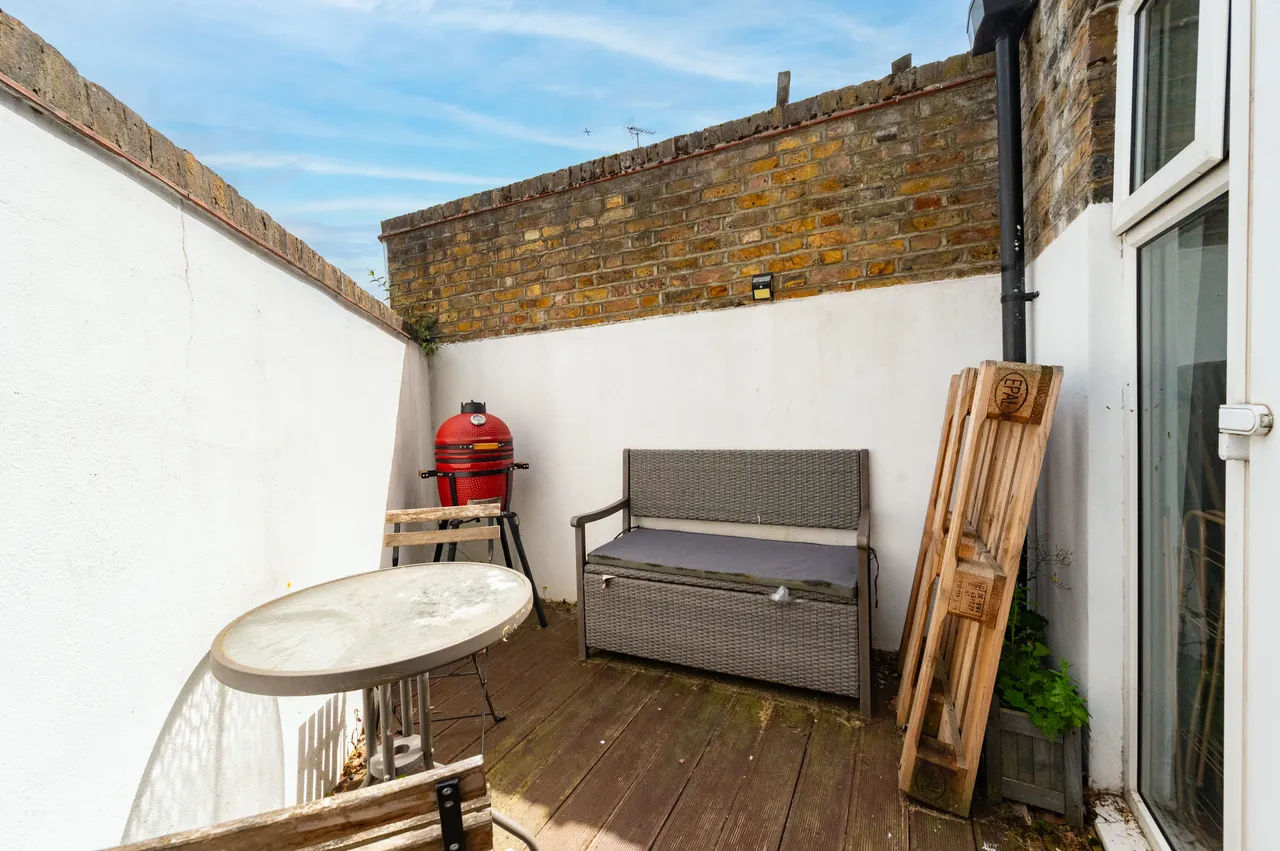 Flat 1, 4 Boutflower Road, London, photo 8