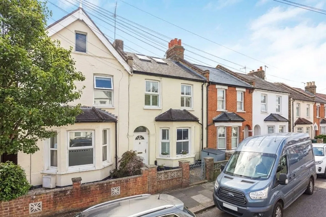 3 bed house for sale — Fallsbrook Road, Furzedown
