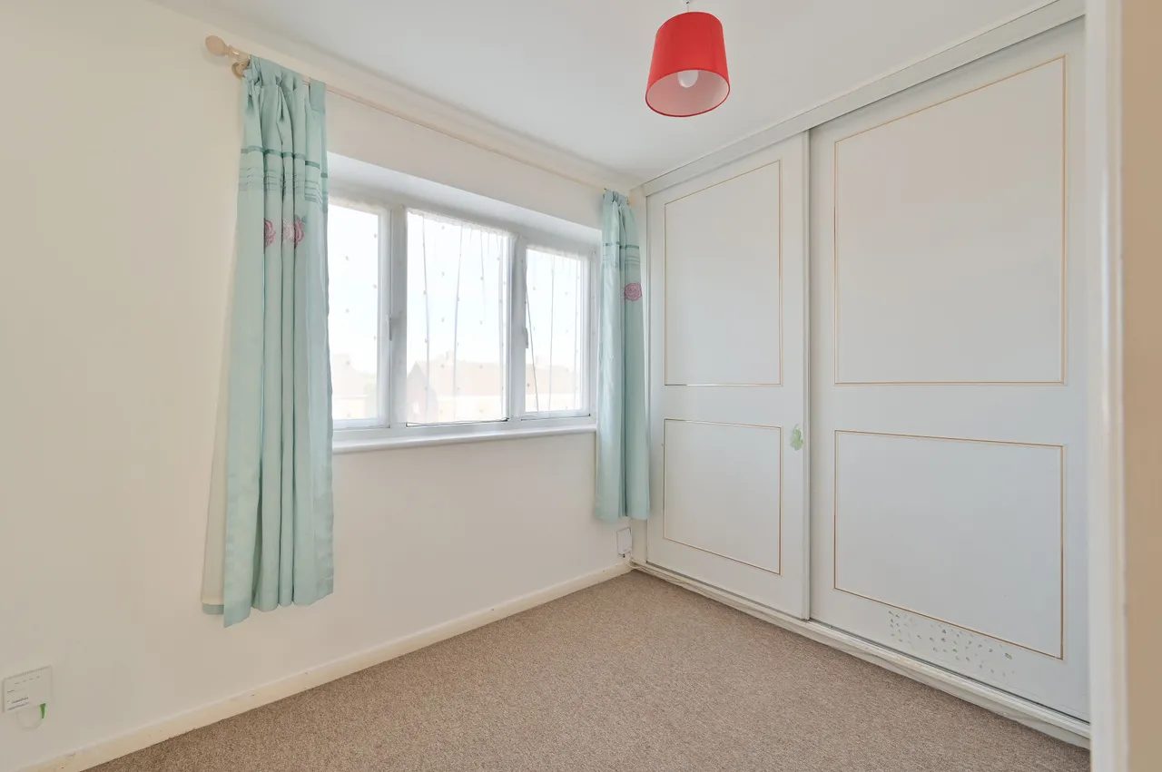 31 Bembridge Place, Linden Lea, Watford, photo 5