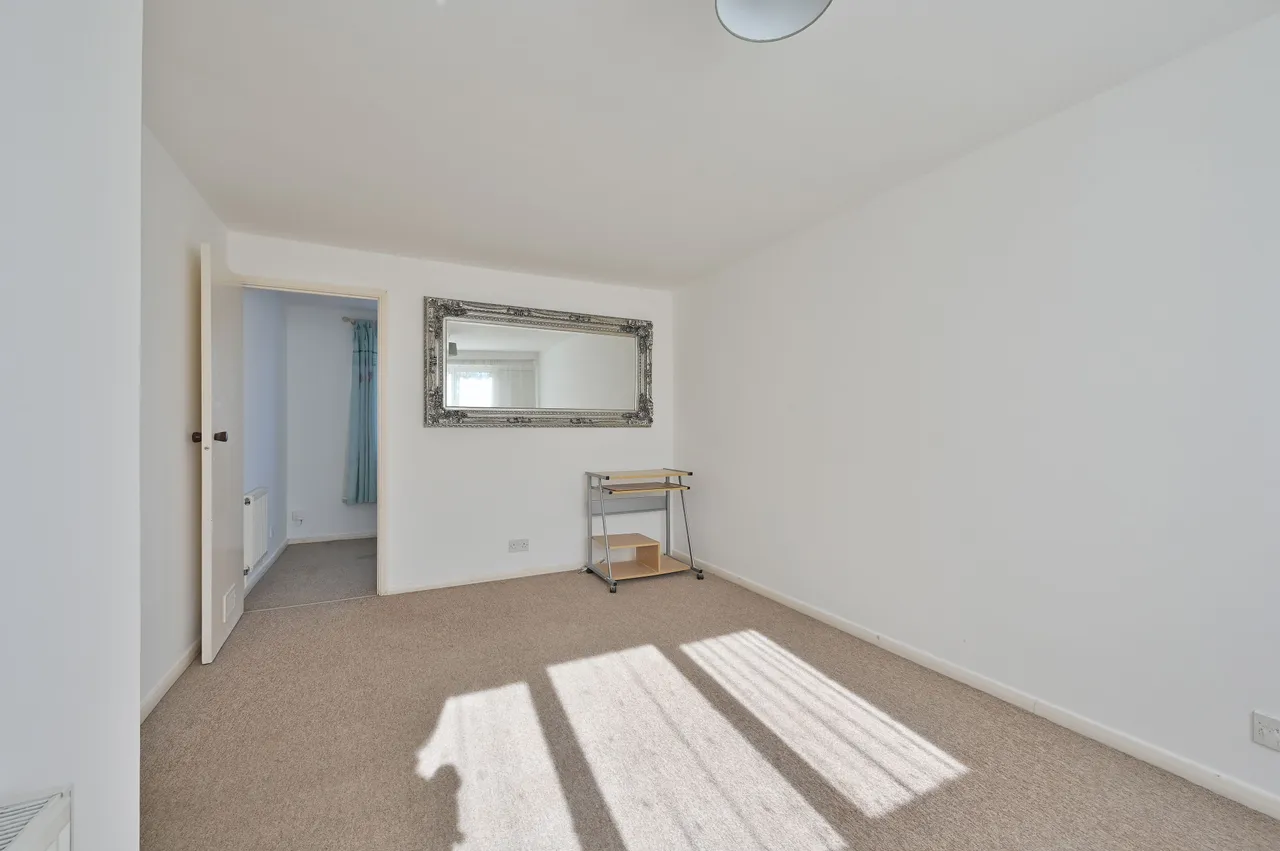 31 Bembridge Place, Linden Lea, Watford, photo 3