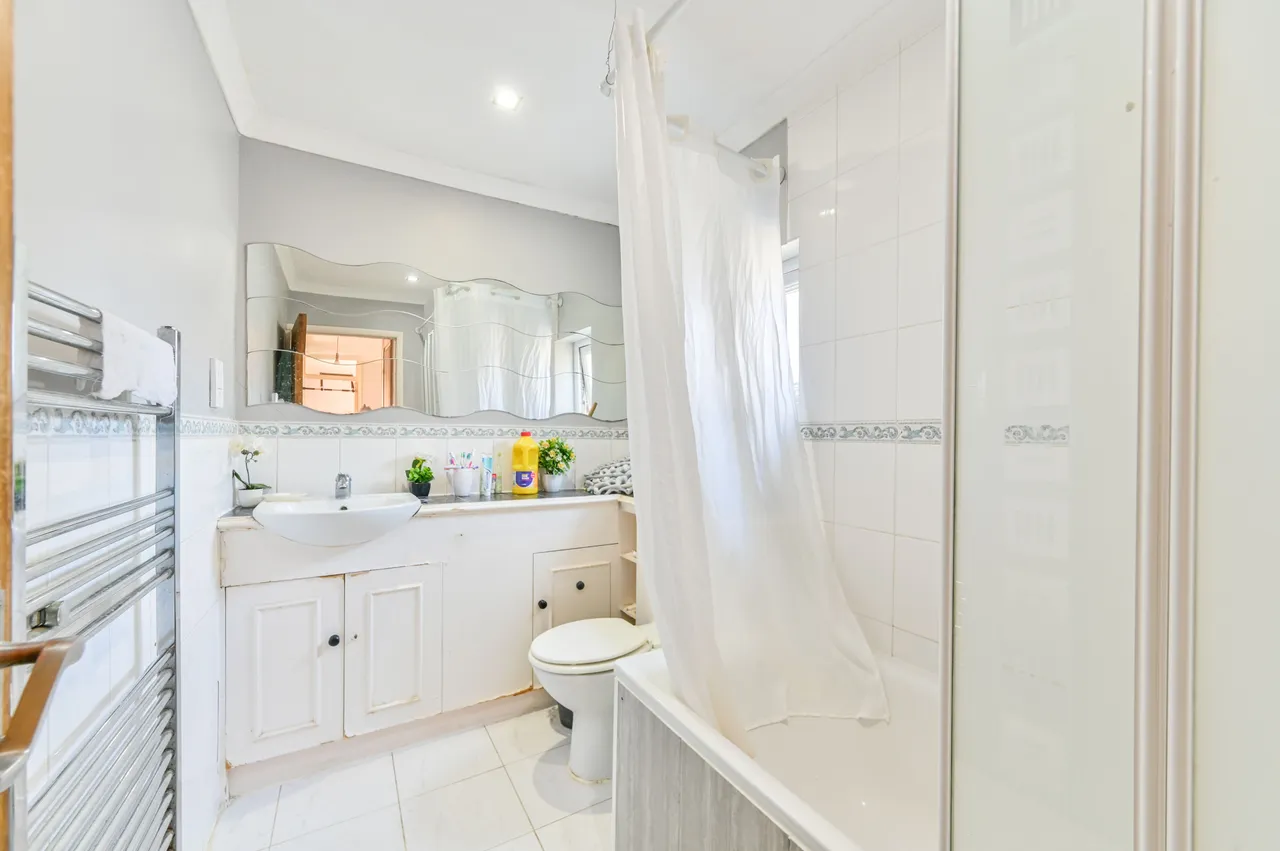 19 Mascotts Close, London, photo 10