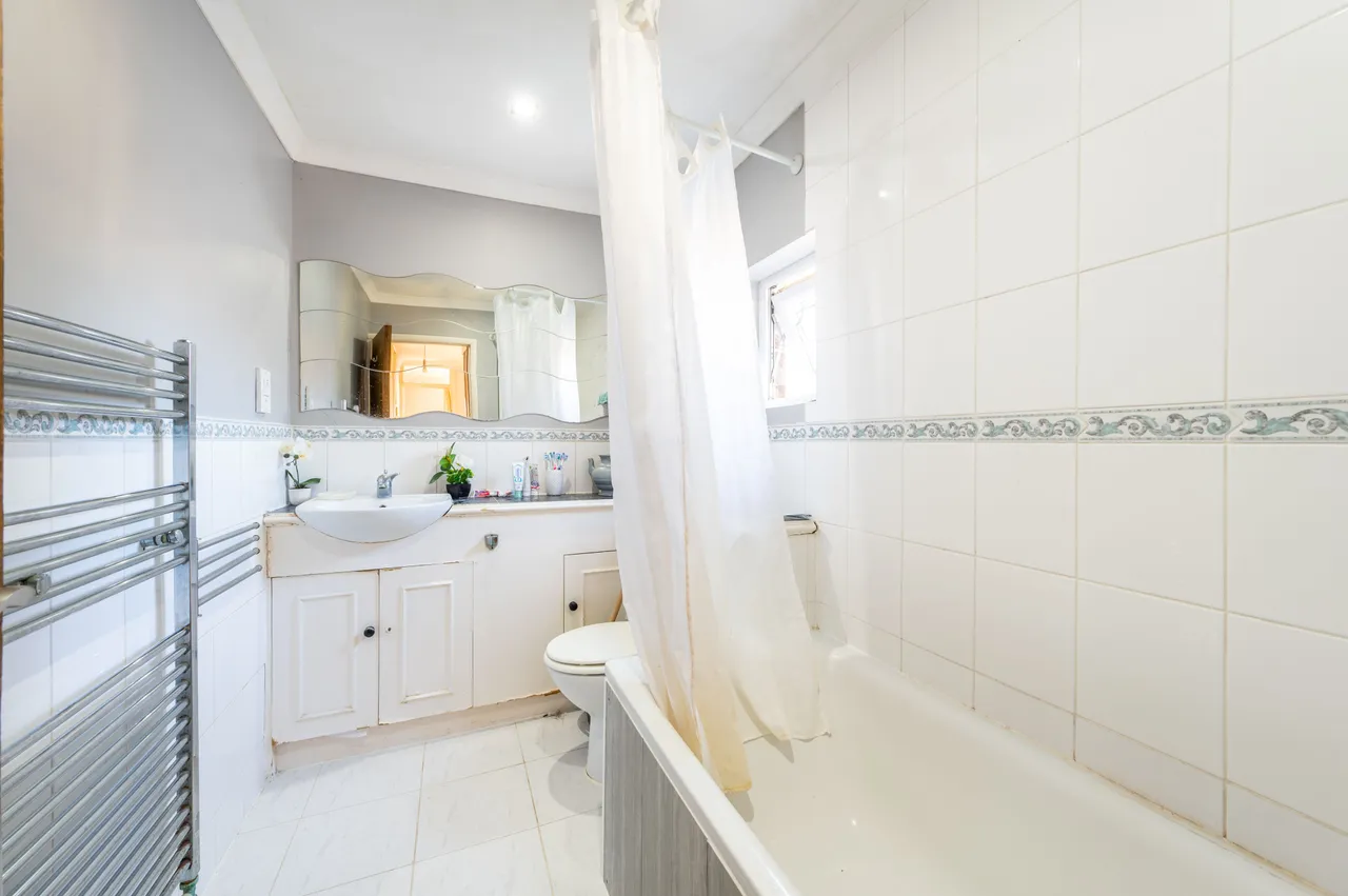 19 Mascotts Close, London, photo 6