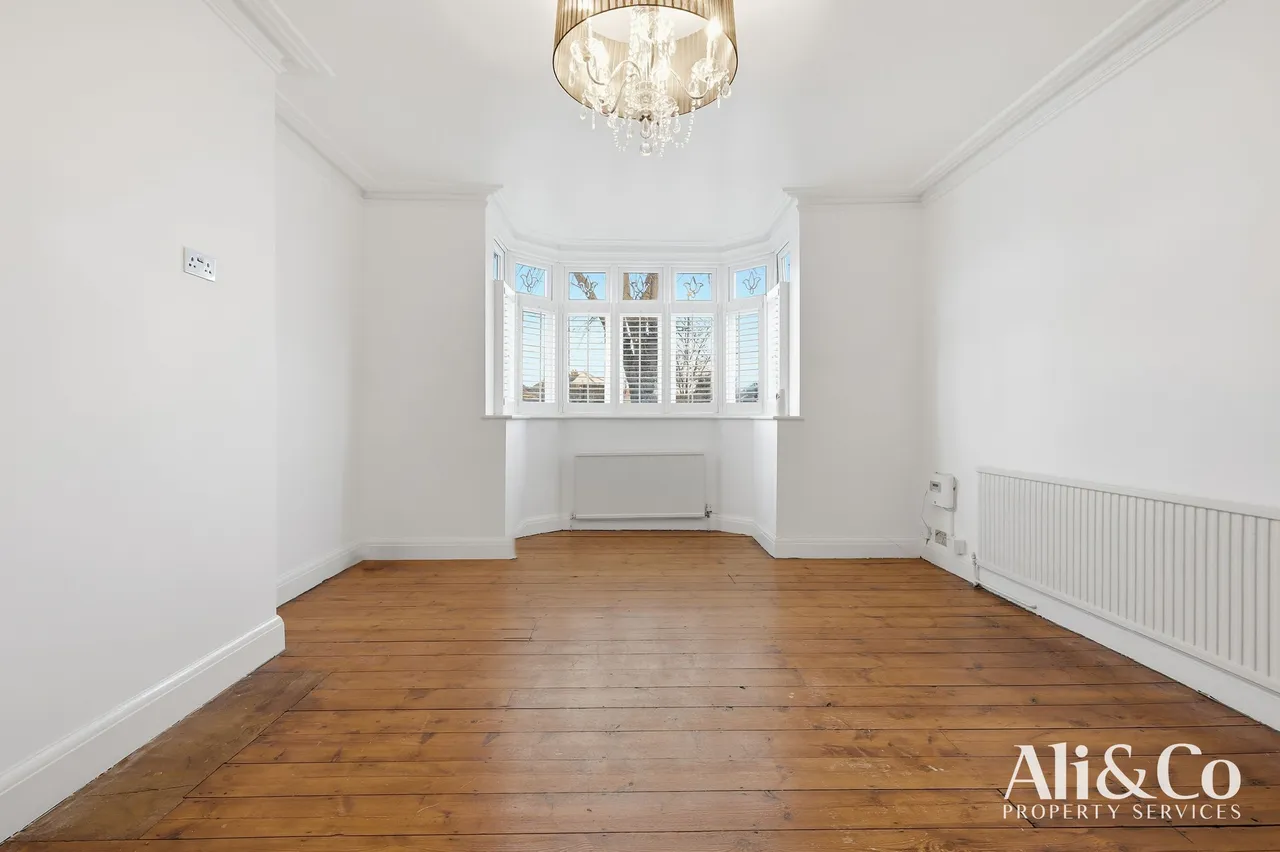 Connaught Avenue, Grays, Essex, RM16 2XT, photo 3