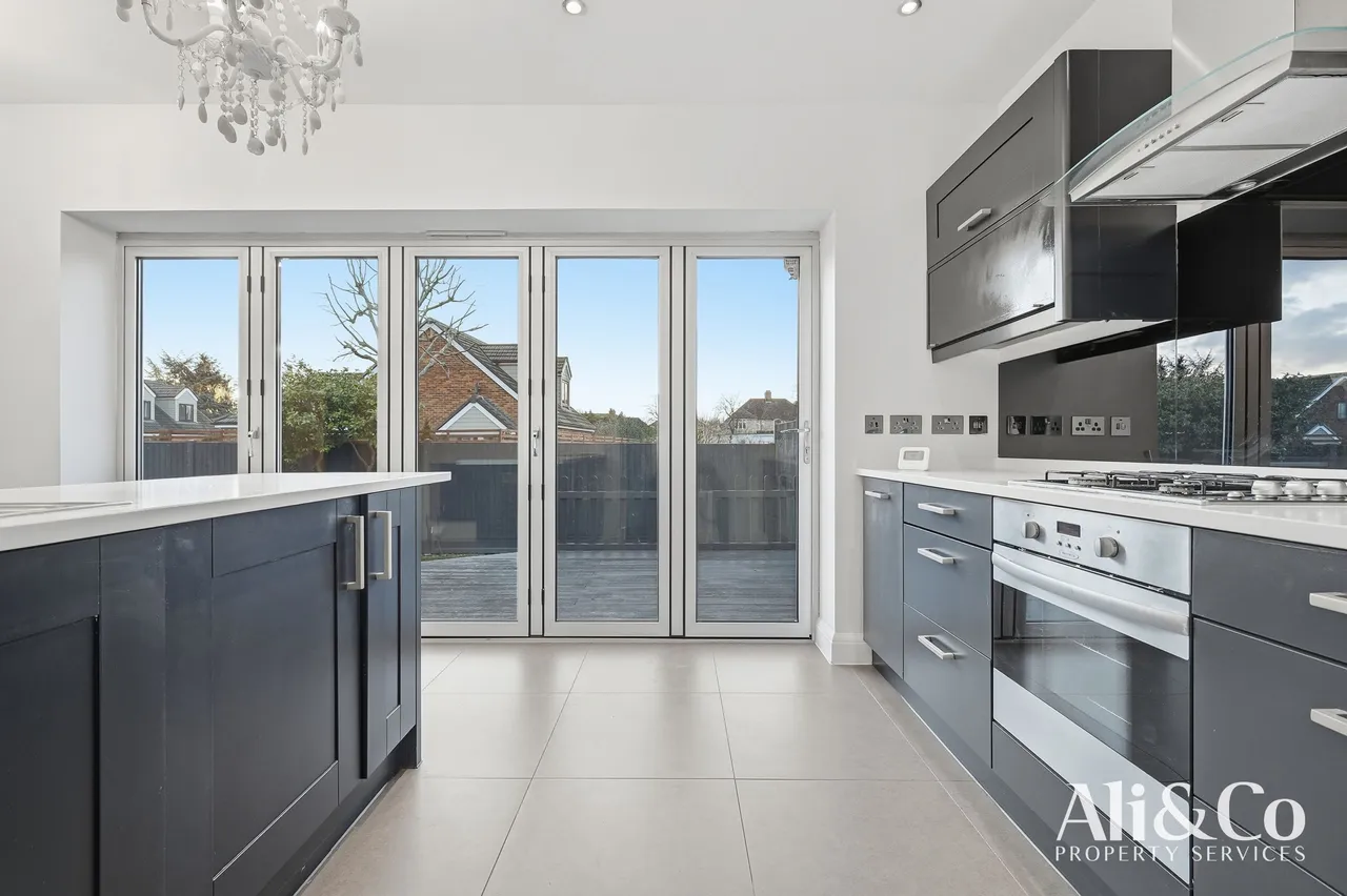 Connaught Avenue, Grays, Essex, RM16 2XT, photo 6