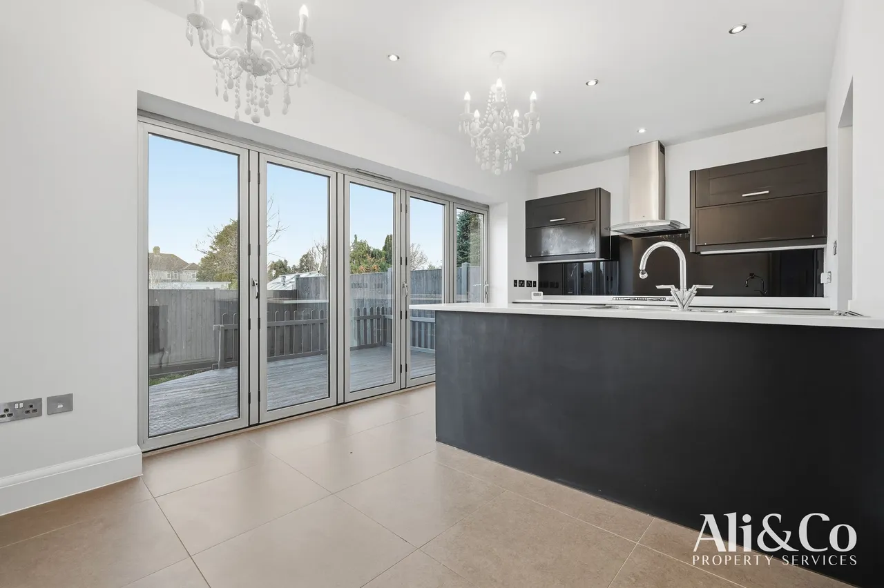 Connaught Avenue, Grays, Essex, RM16 2XT, photo 10
