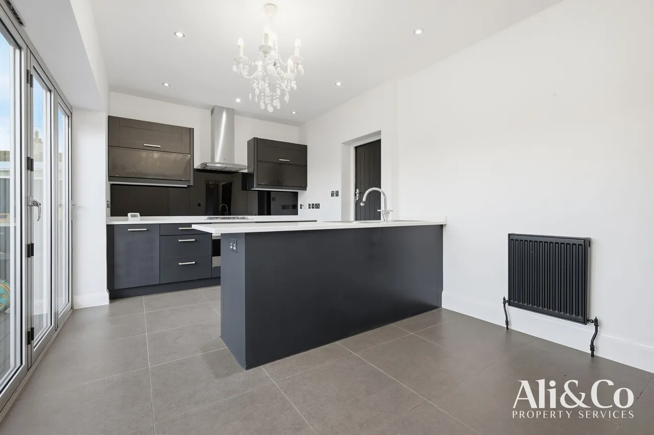 Connaught Avenue, Grays, Essex, RM16 2XT, photo 8
