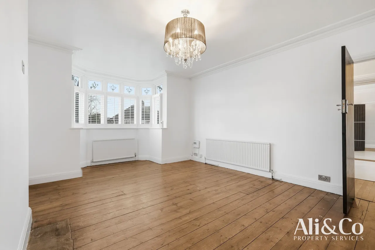 Connaught Avenue, Grays, Essex, RM16 2XT, photo 4