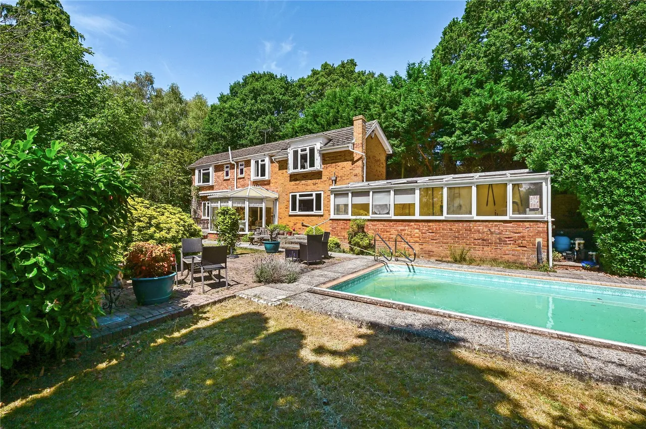 Hazeley Bottom, Hartley Wintney, Hampshire, RG27 8LU, photo 16