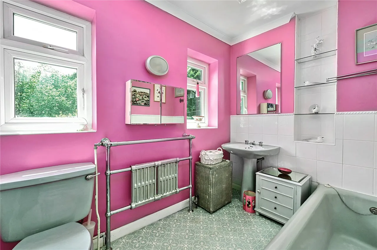 Hazeley Bottom, Hartley Wintney, Hampshire, RG27 8LU, photo 17