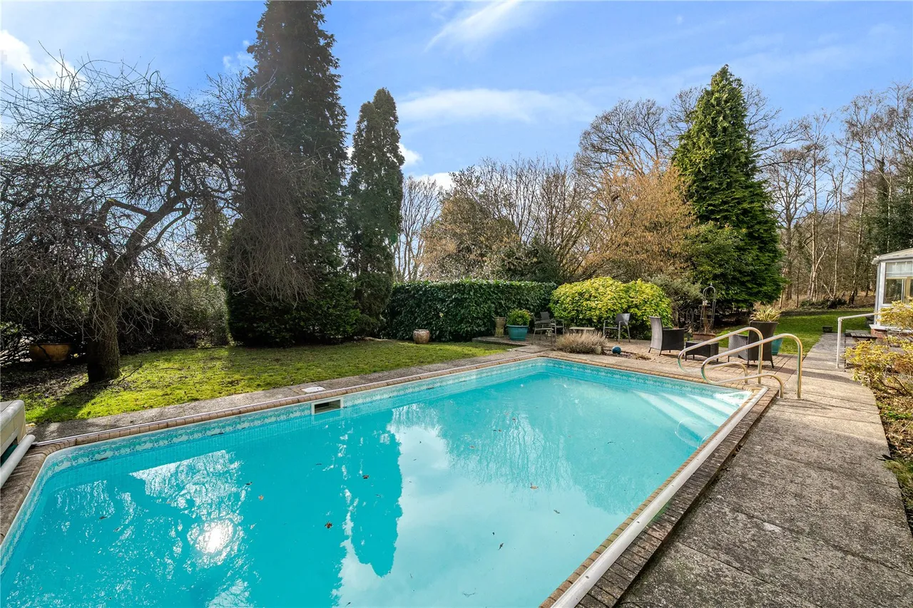 Hazeley Bottom, Hartley Wintney, Hampshire, RG27 8LU, photo 2