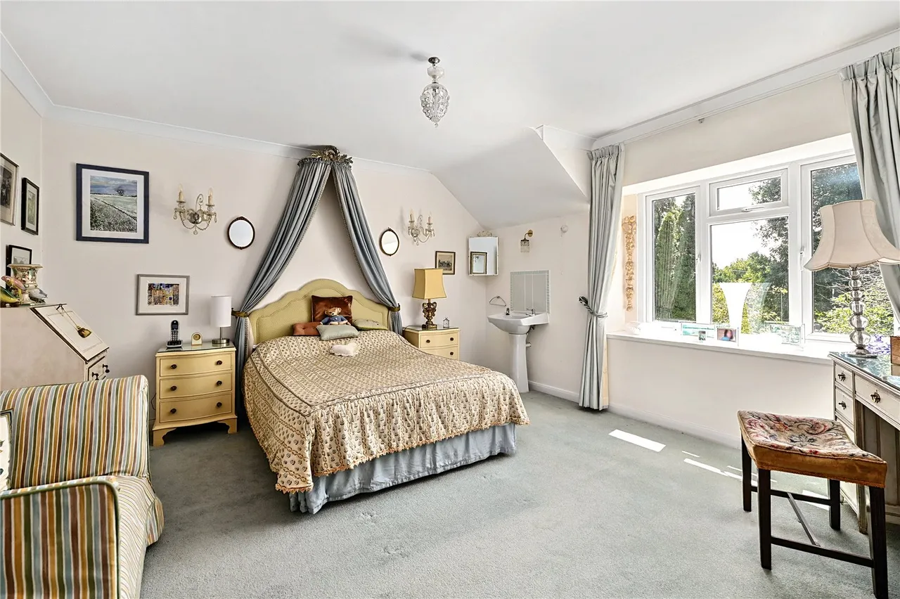 Hazeley Bottom, Hartley Wintney, Hampshire, RG27 8LU, photo 13