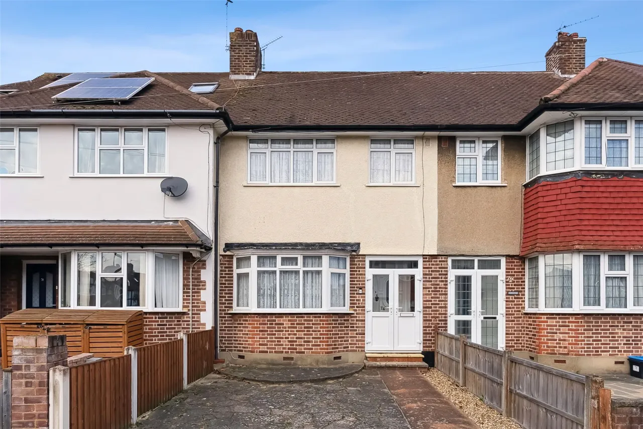 3 bed house for sale — Devon Avenue, Twickenham, TW2 6PW