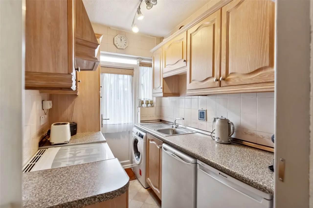 Devon Avenue, Twickenham, TW2 6PW, photo 4
