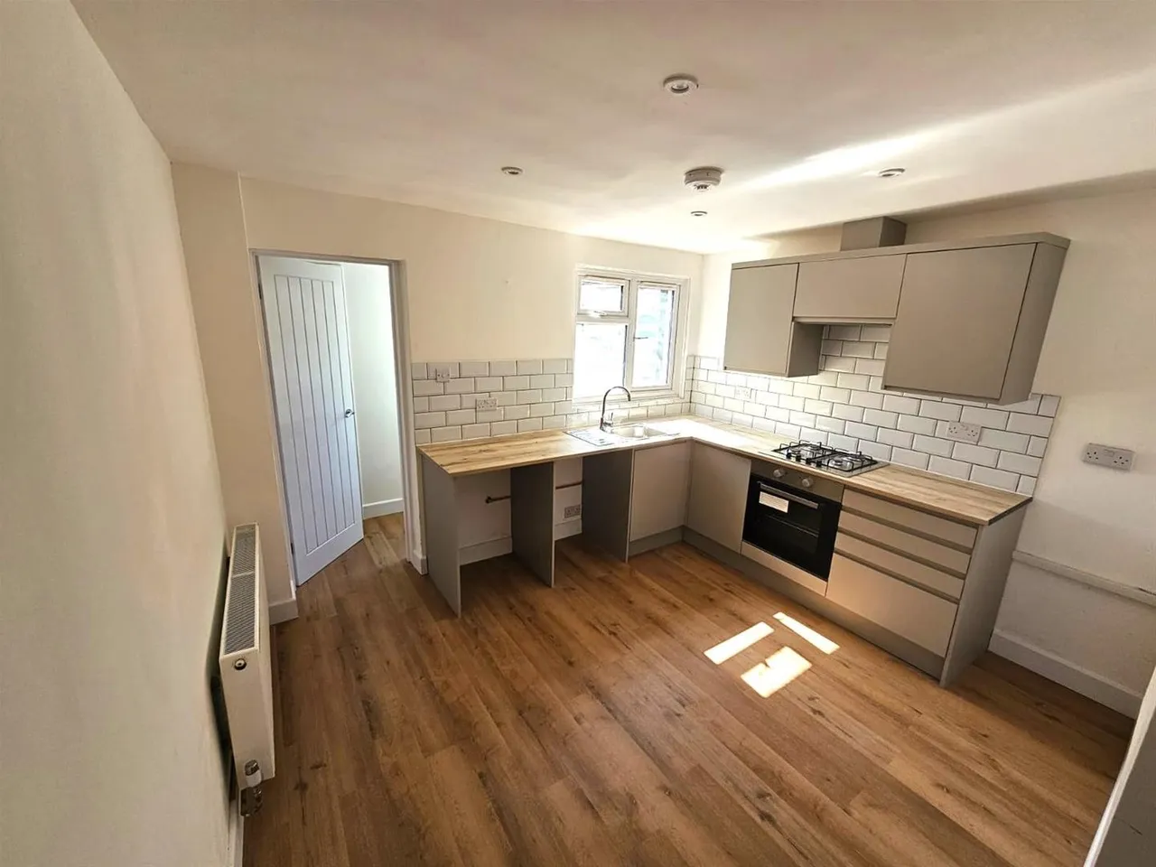 Upper Luton Road, Chatham ME5 7BQ, photo 4