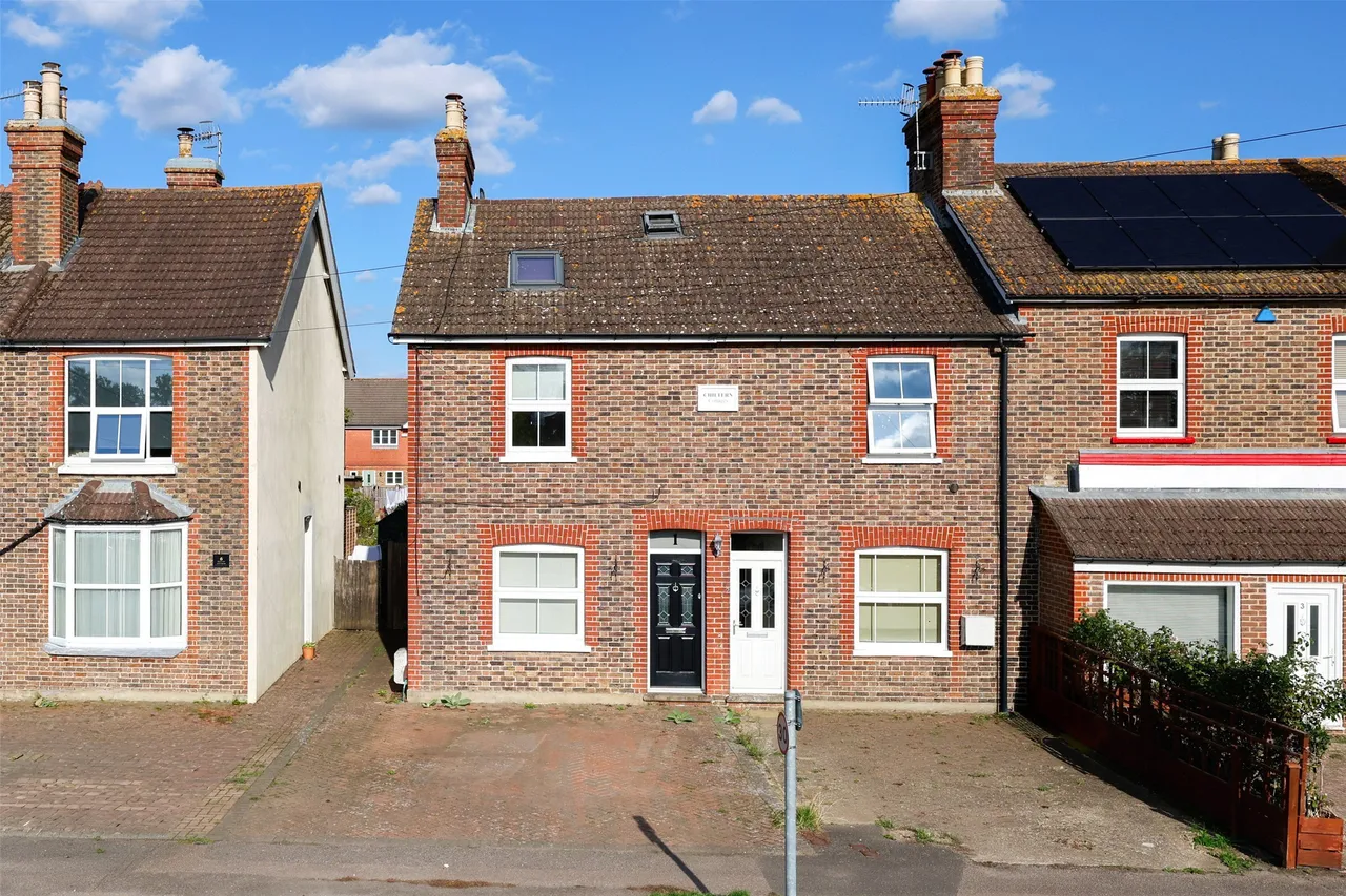 3 bed property to rent, Reigate Road, Hookwood, RH6
