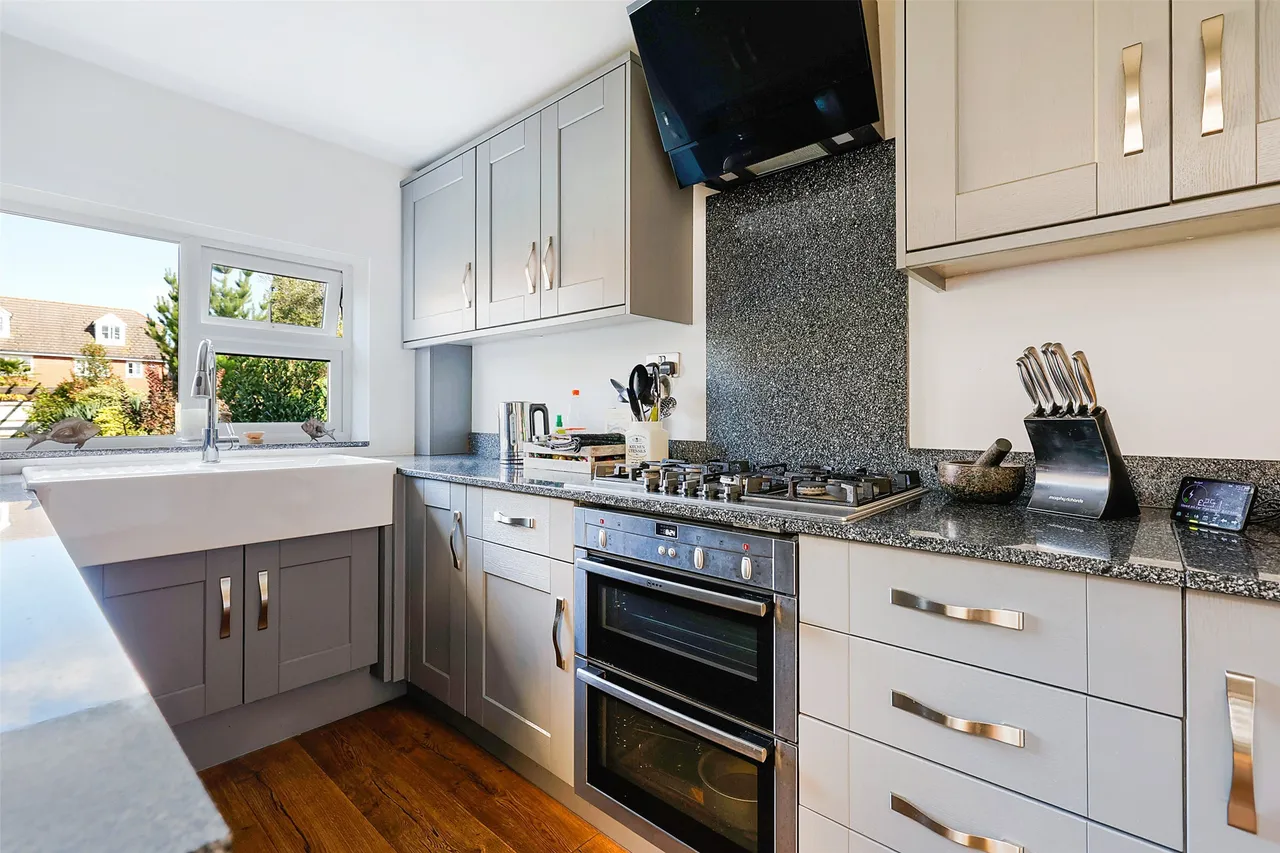 Reigate Road, Hookwood, RH6, photo 12