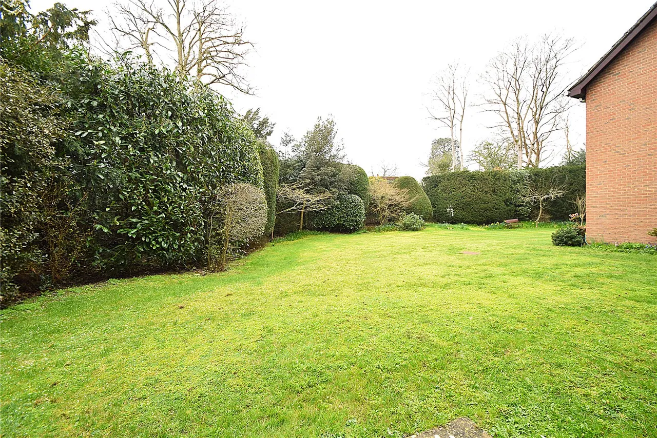 Campbell Close, Yateley, Hampshire, GU46 6GZ, photo 12