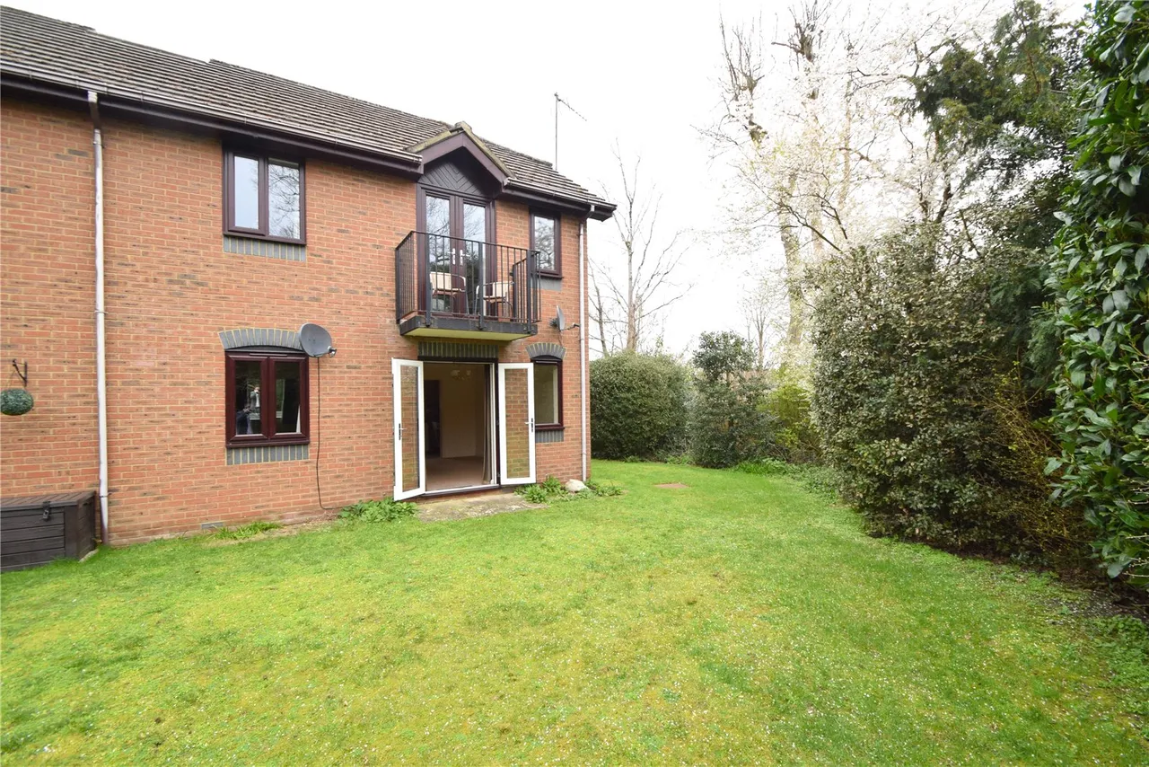 Campbell Close, Yateley, Hampshire, GU46 6GZ, photo 11