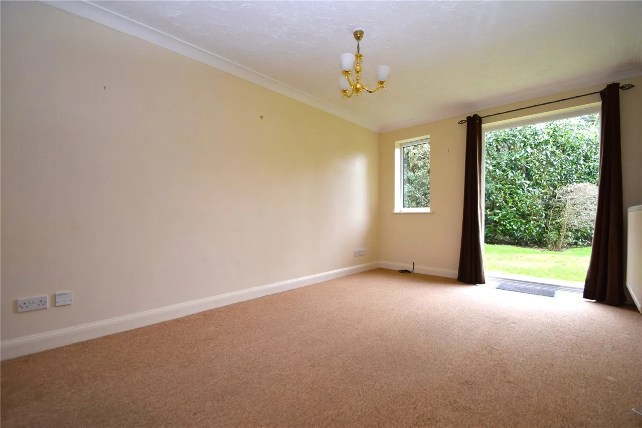 Campbell Close, Yateley, Hampshire, GU46 6GZ, photo 3