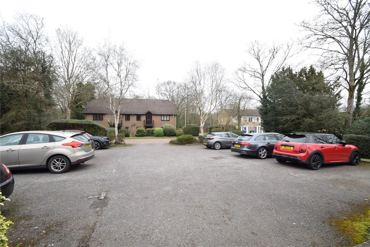 Campbell Close, Yateley, Hampshire, GU46 6GZ, photo 7