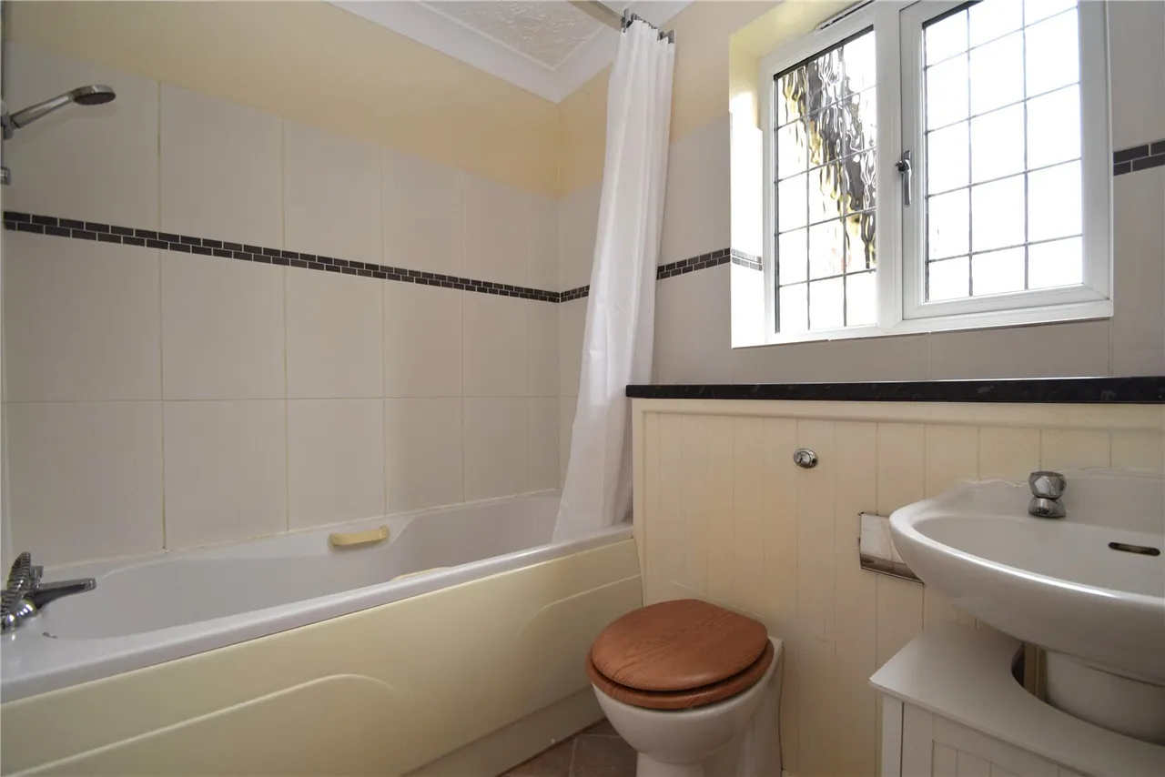 Campbell Close, Yateley, Hampshire, GU46 6GZ, photo 6