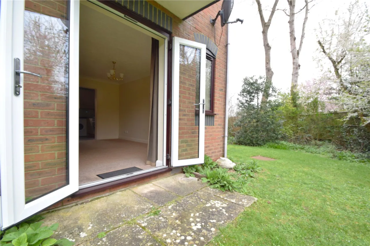 Campbell Close, Yateley, Hampshire, GU46 6GZ, photo 13
