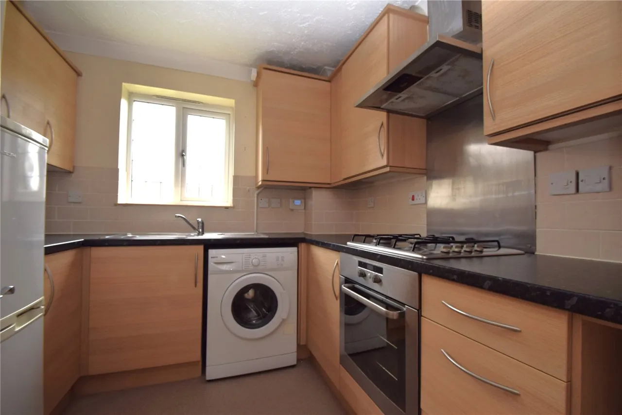 Campbell Close, Yateley, Hampshire, GU46 6GZ, photo 4