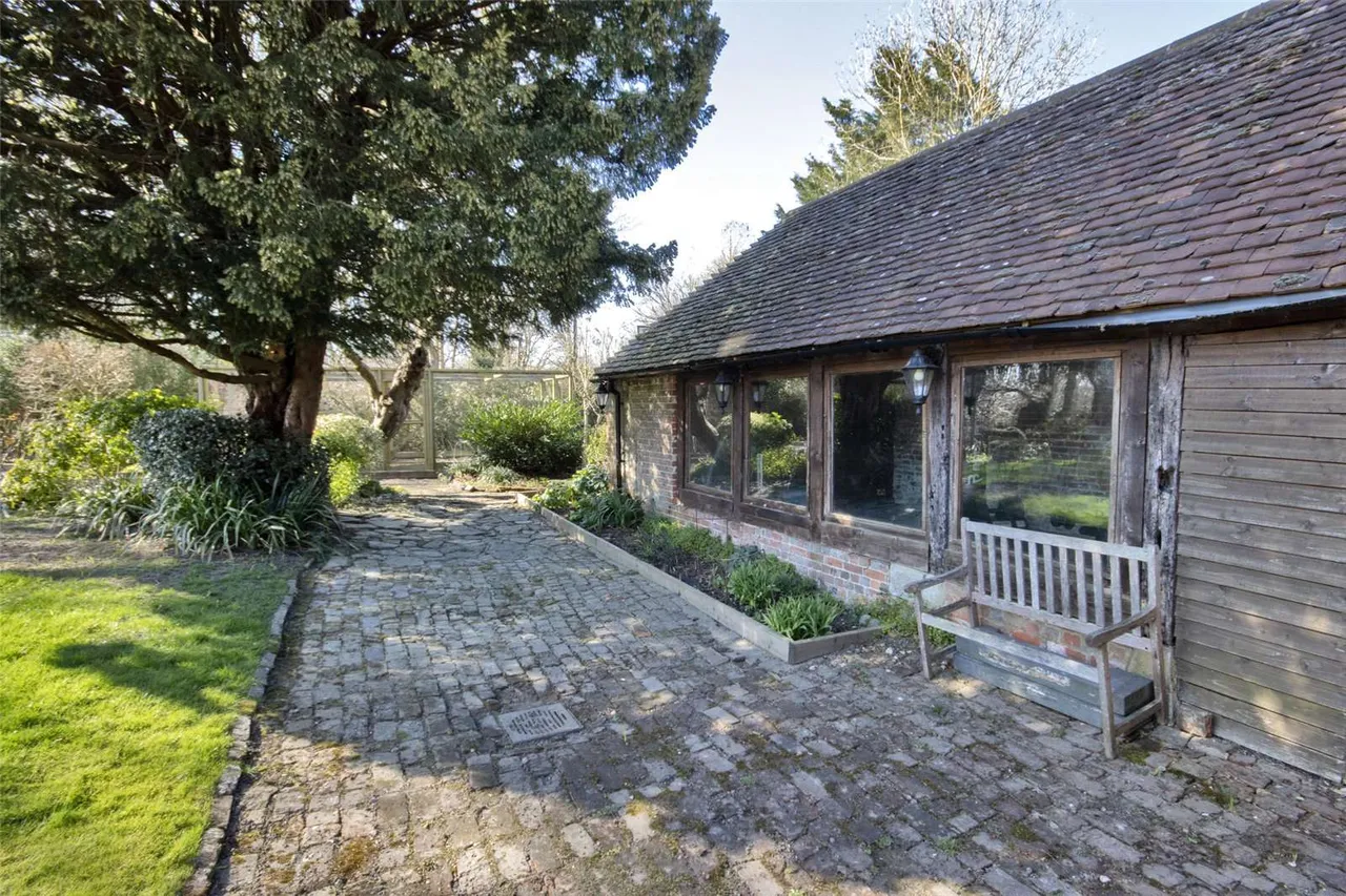 High Street, Staplehurst, TN12, photo 16