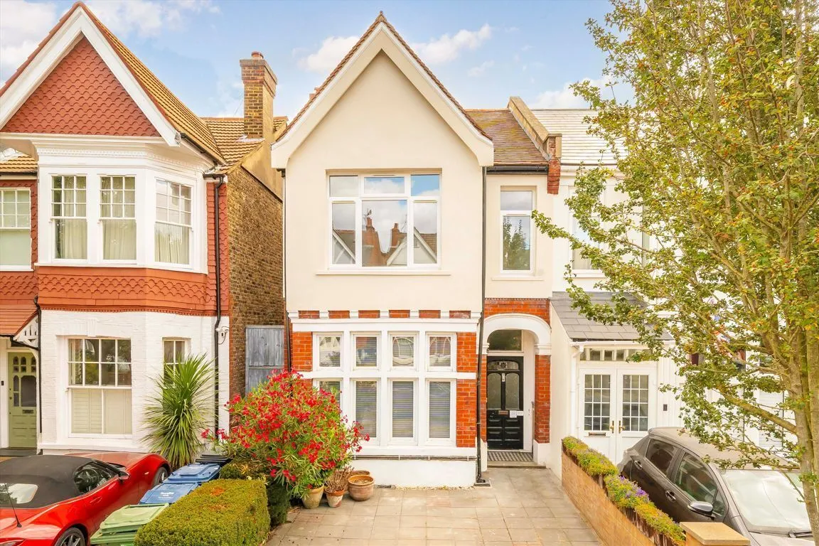 3 bed flat for sale, Chatsworth Gardens, W3