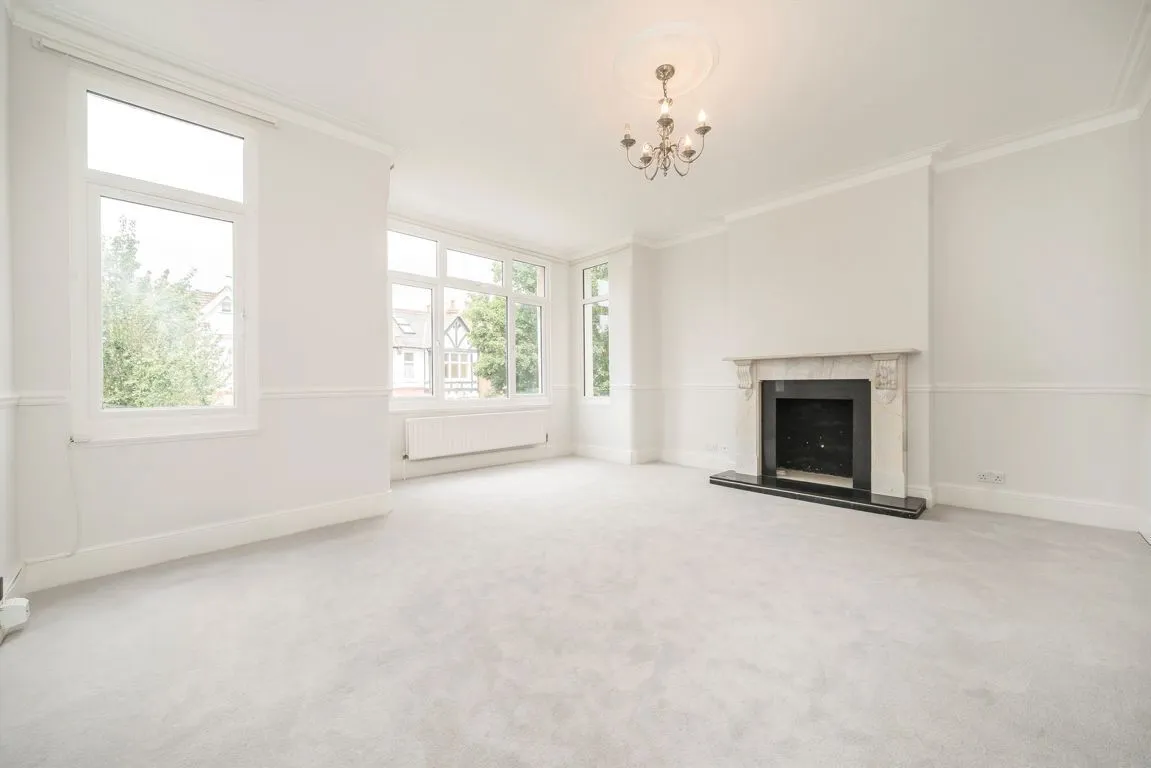 Chatsworth Gardens, W3, photo 3