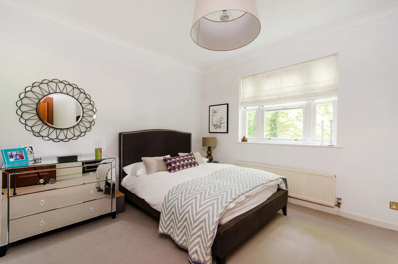 14 Glasfryn Court, Roxeth Hill, Harrow, photo 3