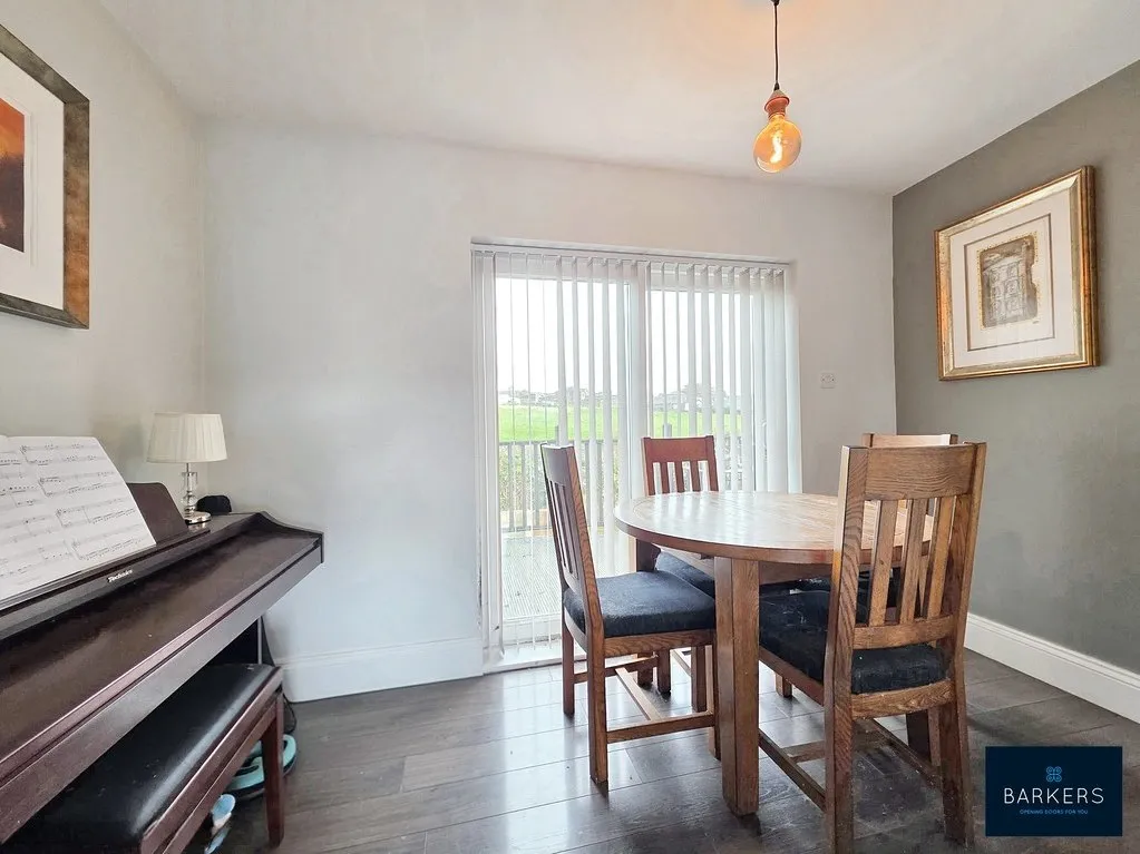 Old Lane, Birkenshaw BD11 2JX, photo 7