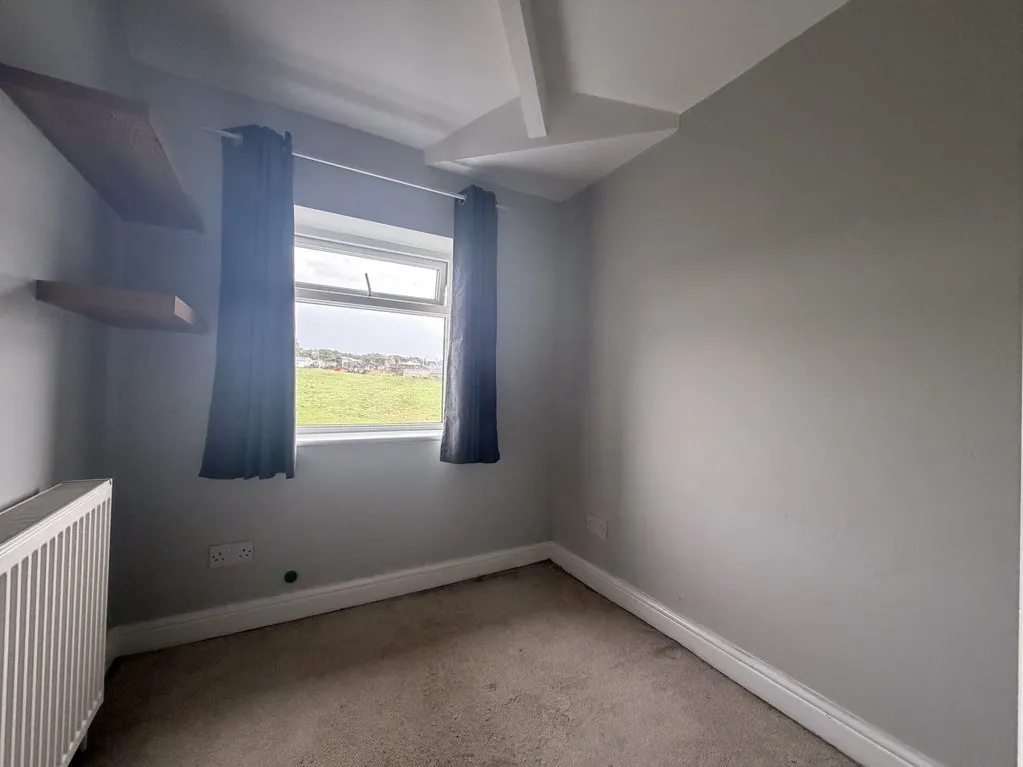 Old Lane, Birkenshaw BD11 2JX, photo 10