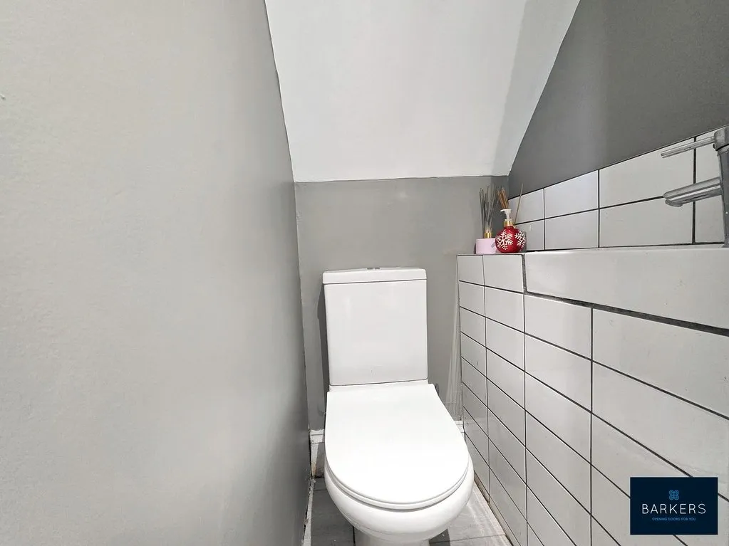 Old Lane, Birkenshaw BD11 2JX, photo 8