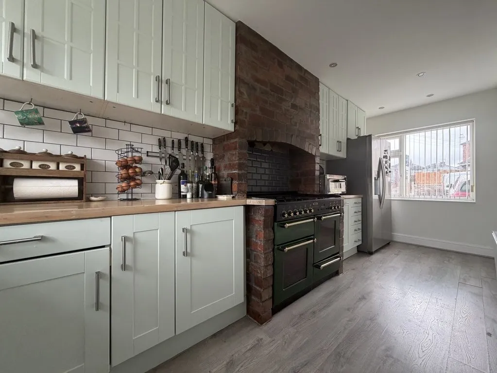 Old Lane, Birkenshaw BD11 2JX, photo 4