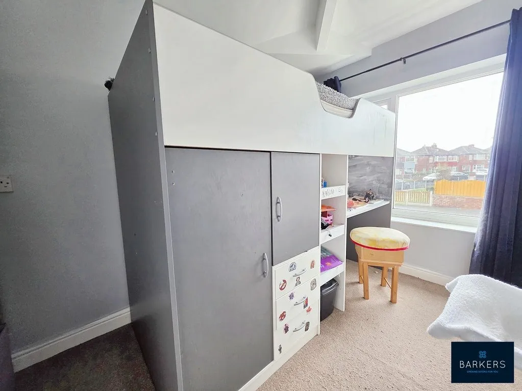Old Lane, Birkenshaw BD11 2JX, photo 11