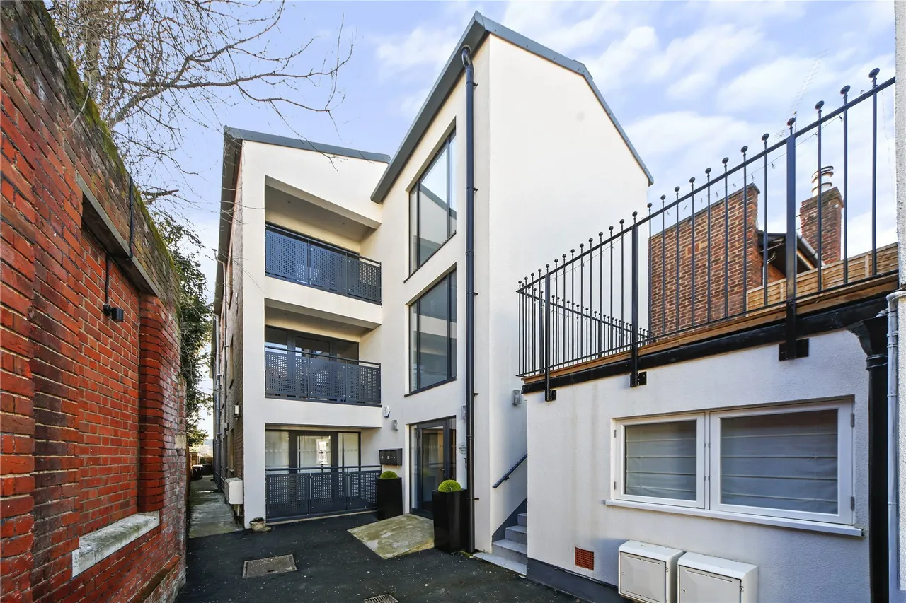 London Street, Chertsey, KT16, photo 4