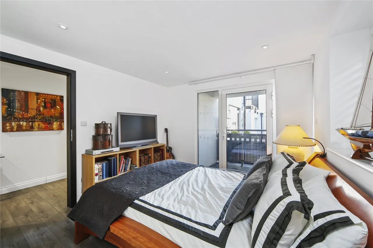 London Street, Chertsey, KT16, photo 7