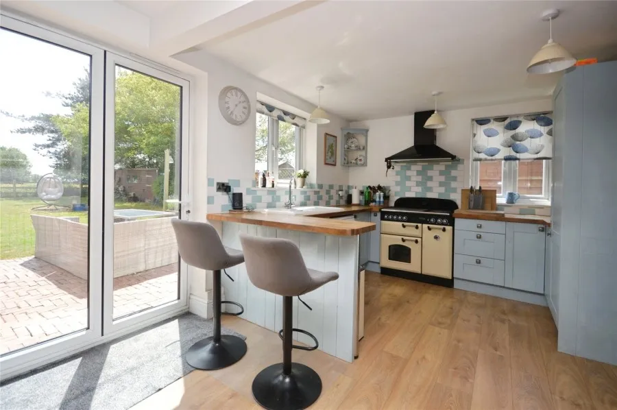 with 3 bedrooms in Buntingford, SG9, photo 2